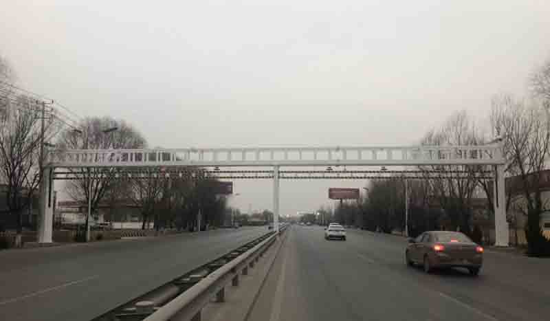 陵水公路限高杆